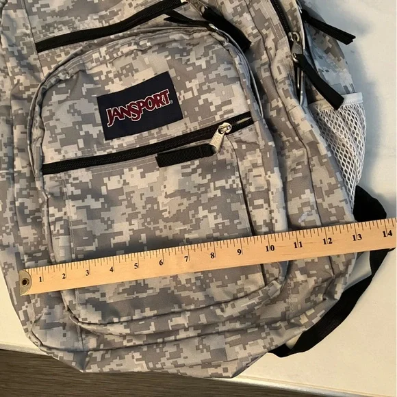 Jansport backpack. Lots of zippered pockets. Great for school! Only Blue one - Picture 4 of 8